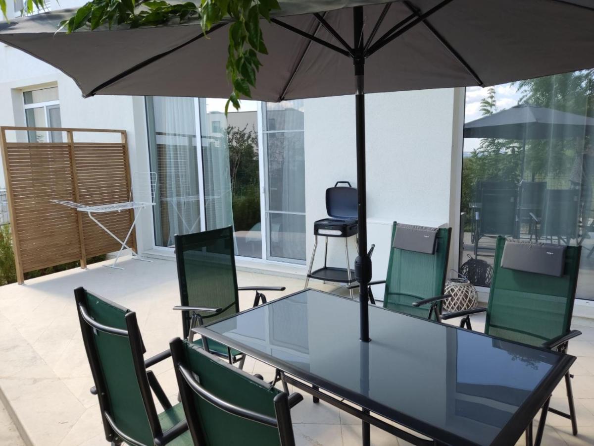 Las Brisas Garden Apartment Бургас Екстериор снимка