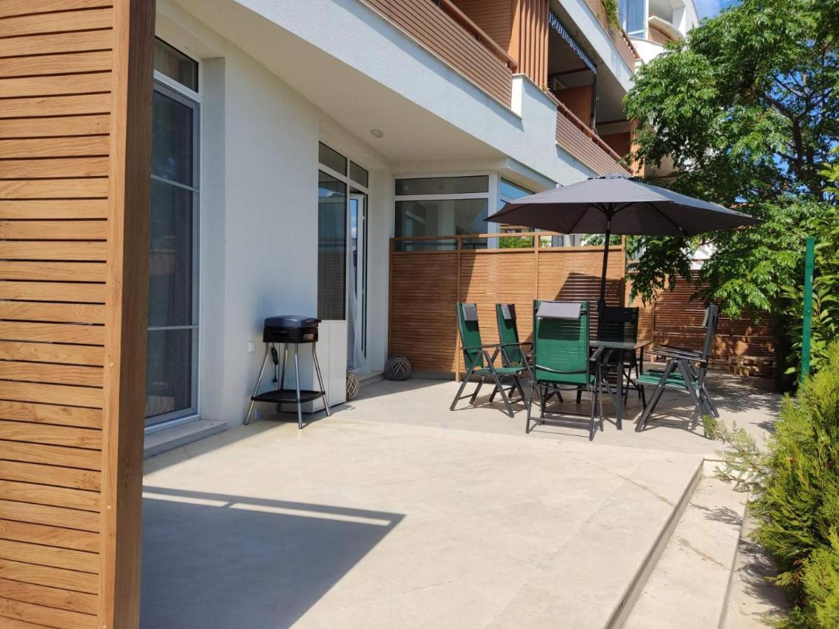Las Brisas Garden Apartment Бургас Екстериор снимка